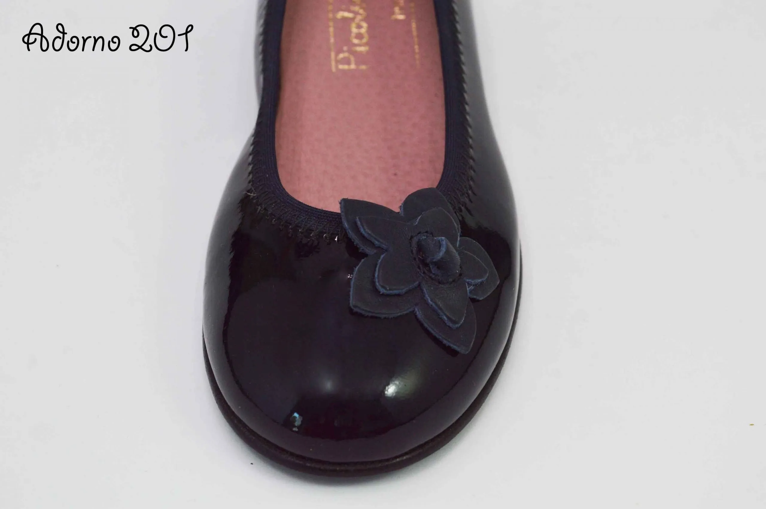Adornos de piel en charol azul para zapatos
