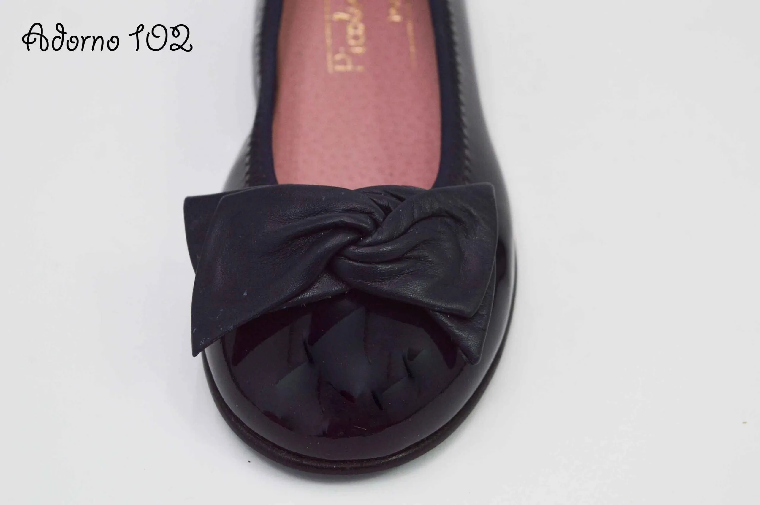 Adornos de piel en charol azul para zapatos