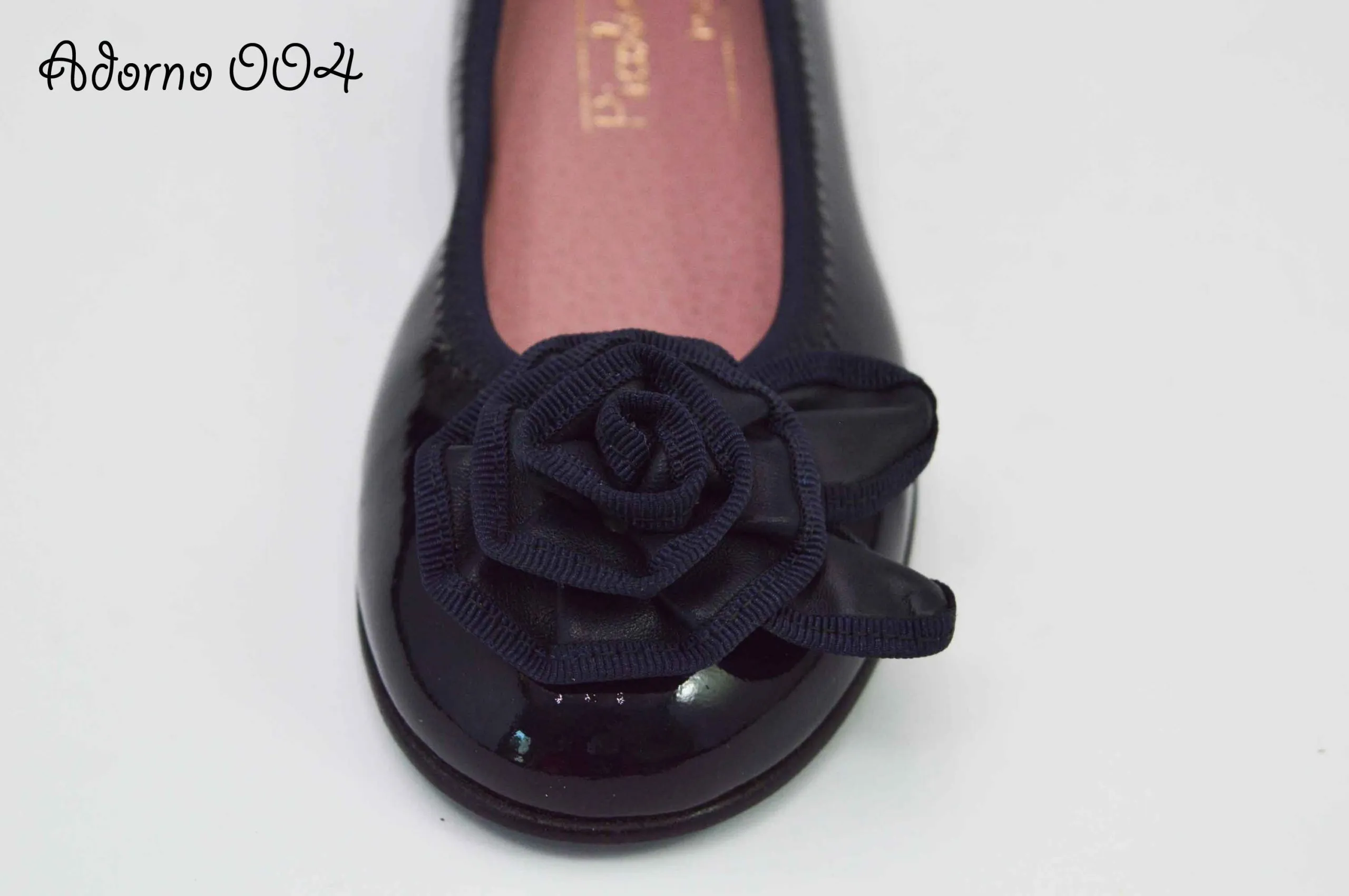 Adornos de piel en charol azul para zapatos