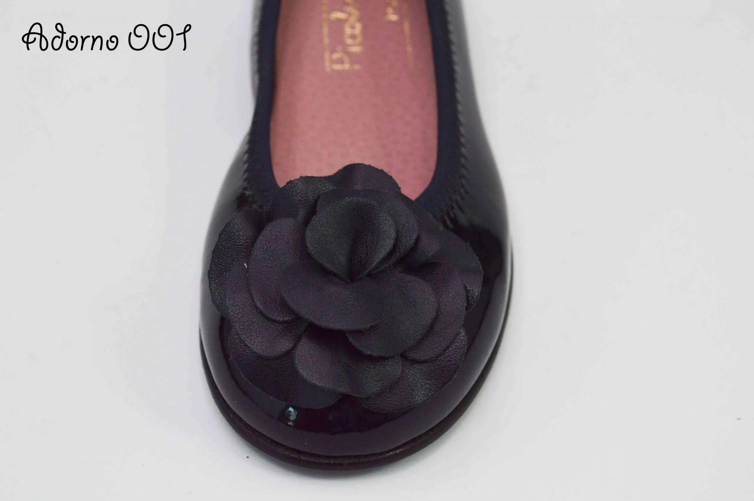 Adornos de piel en charol azul para zapatos
