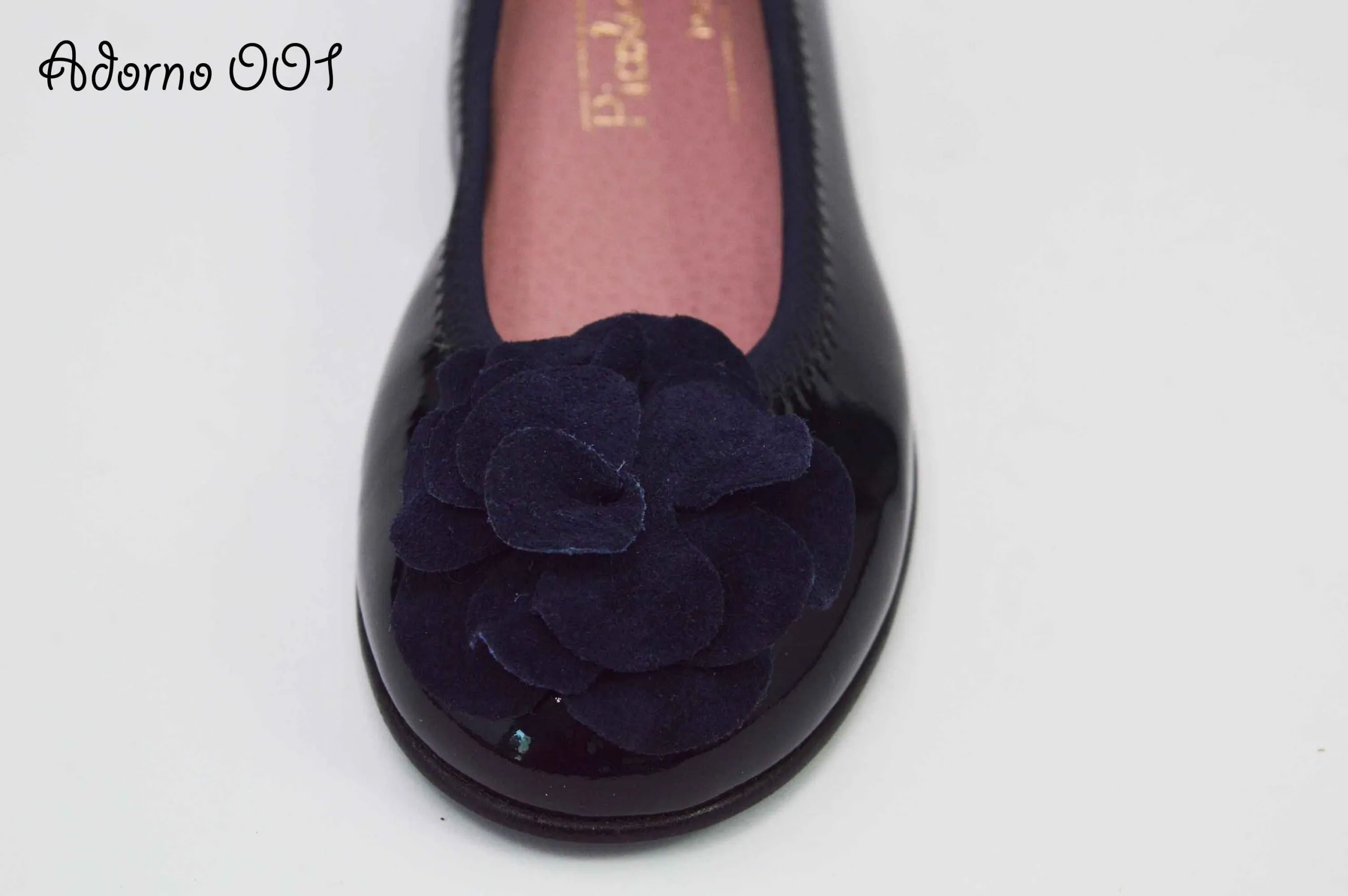 Adornos de piel en charol azul para zapatos