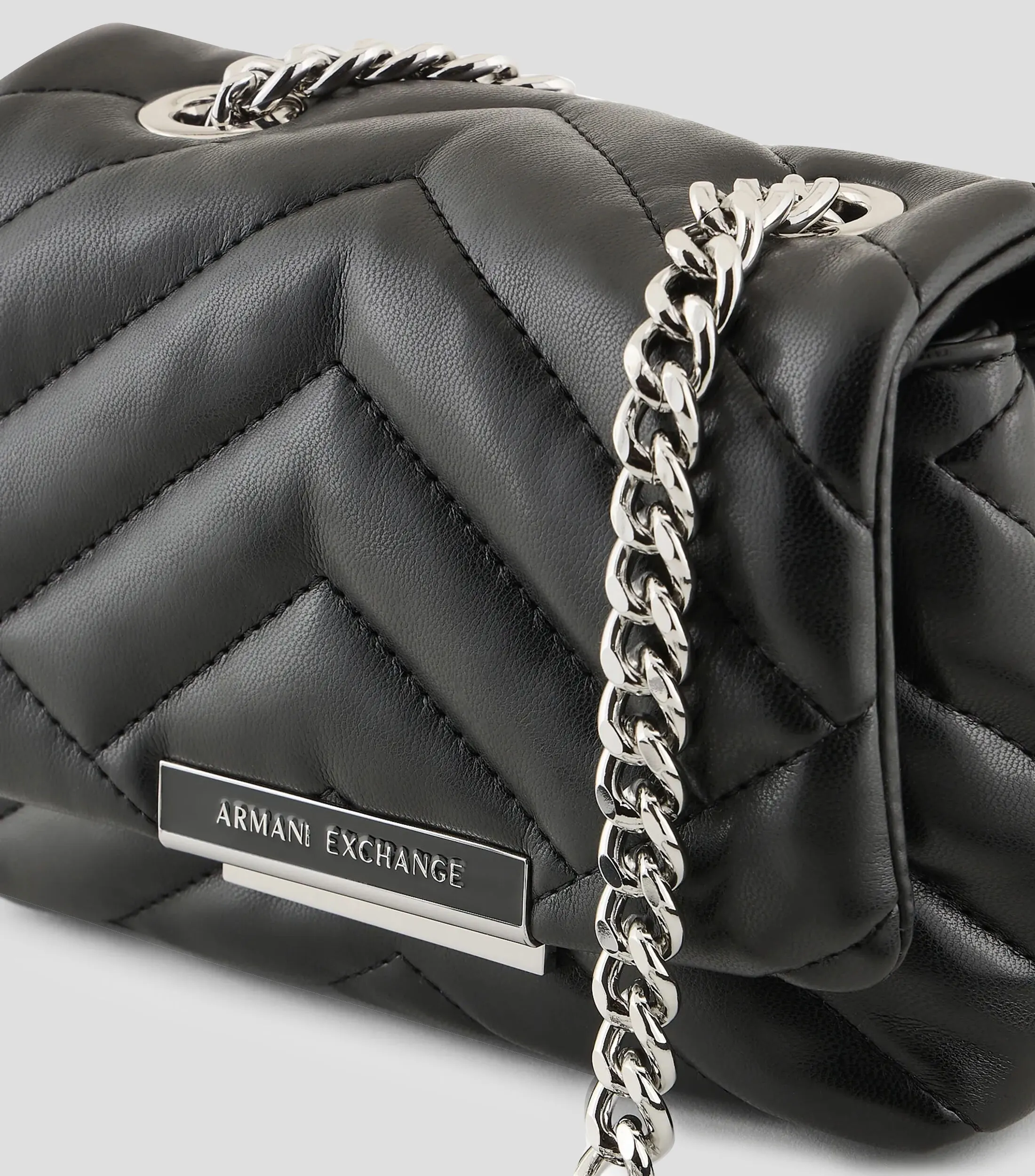 Armani Exchange Bolso Crossbody negro capitonado Mujer