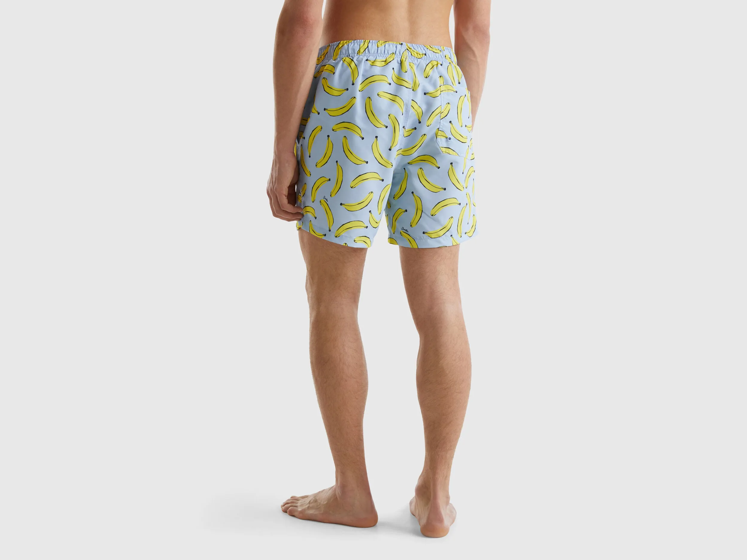 Bañador bóxer celeste con estampado de plátanos
