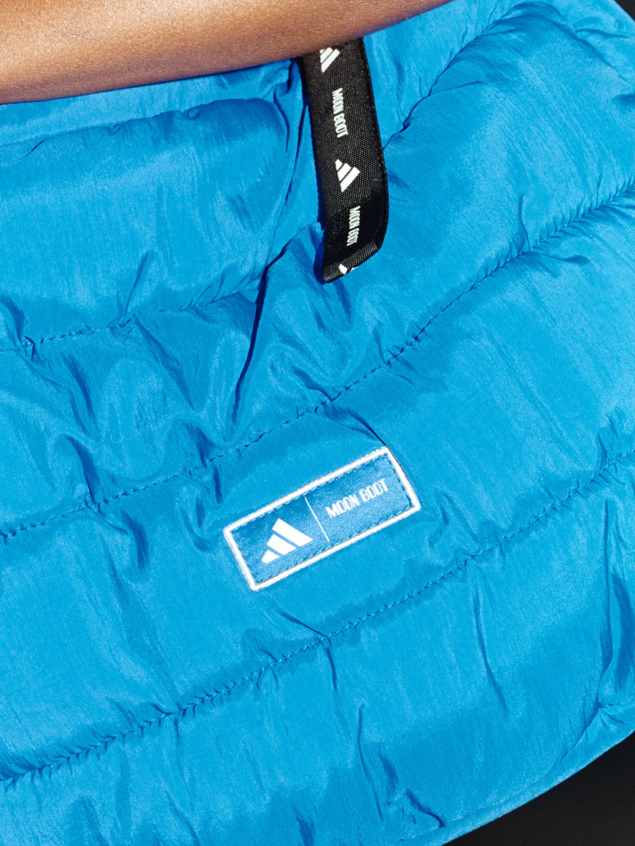 Bolso shopper azul acolchado de adidas x Moon Boot