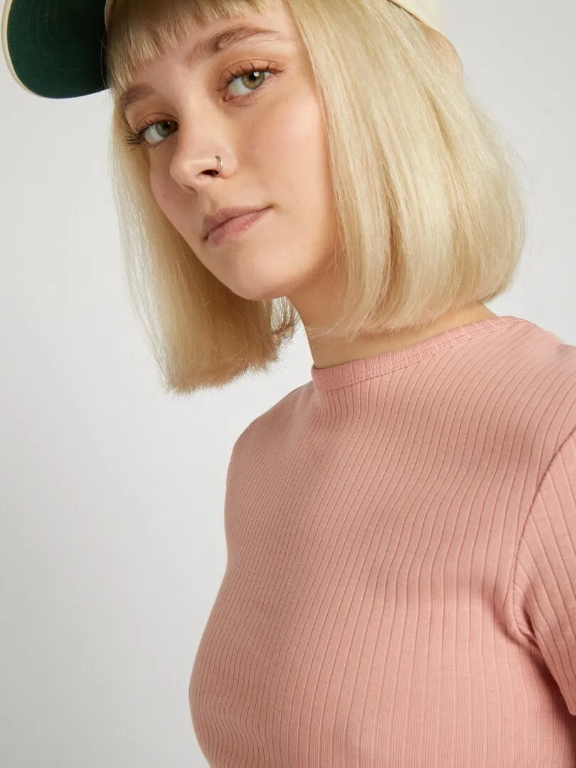 CAMISETA CROPPED DE CANALé CON CINTAS  ROSA