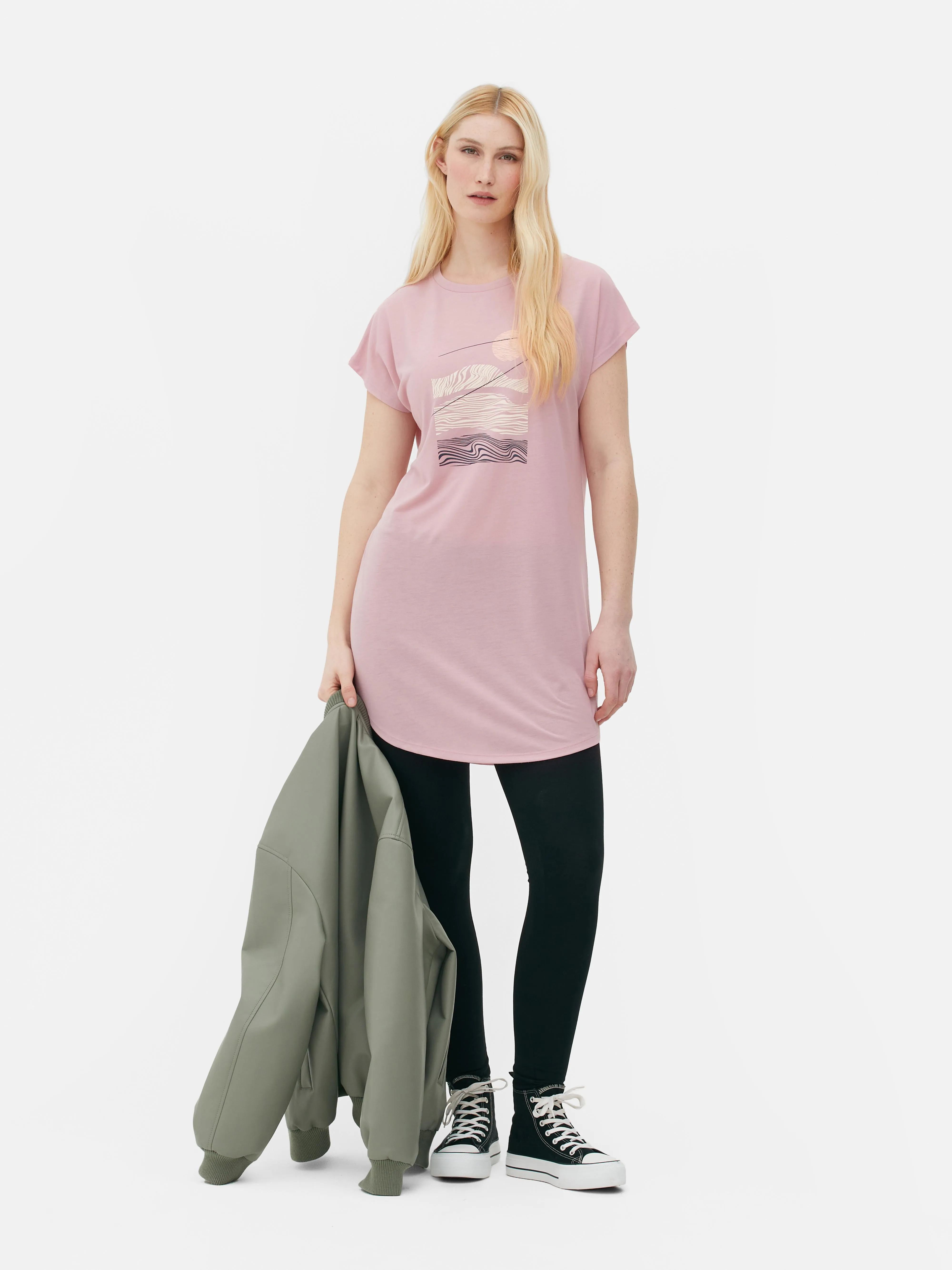 Camiseta larga de manga corta estampada