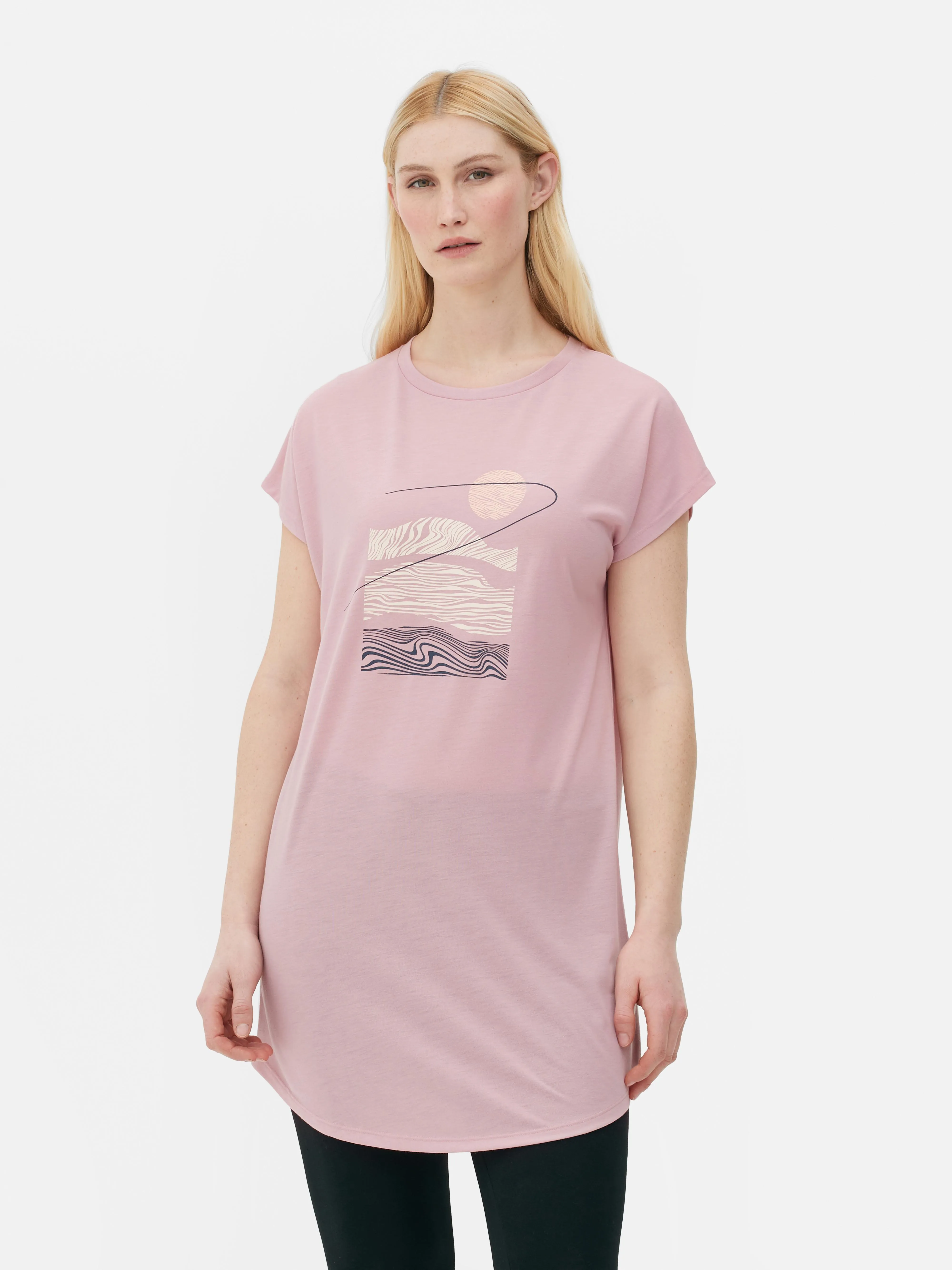 Camiseta larga de manga corta estampada