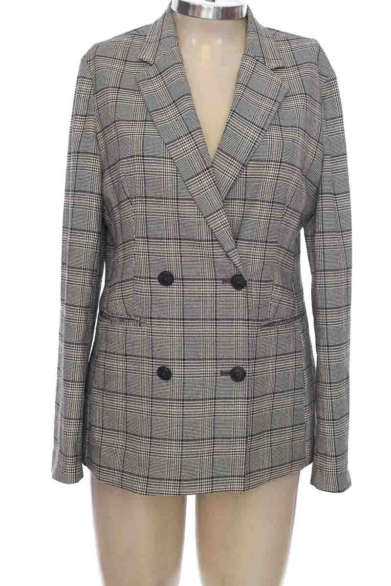 CHAQUETA / ABRIGO COLOR GRIS  KOAJ