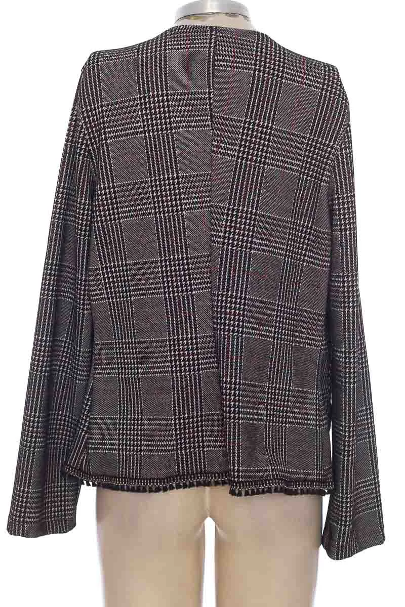 CHAQUETA / ABRIGO COLOR NEGRO  LOGUIN