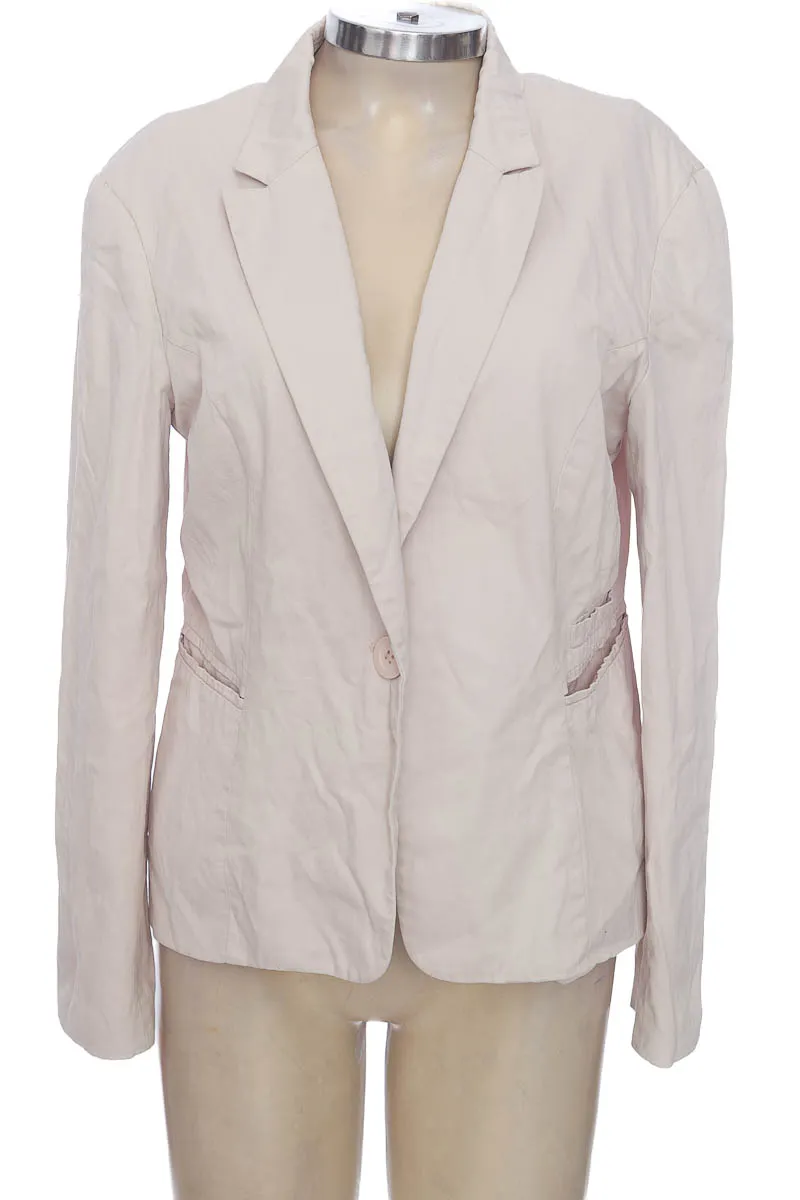 CHAQUETA / ABRIGO COLOR ROSADO  BERSHKA