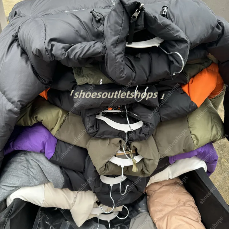 Down Jacket 1996 Diseñador de chaqueta Nuevos hombres y mujeres engrosados ​​500 pato blanco con capucha hojaldre caliente abrig