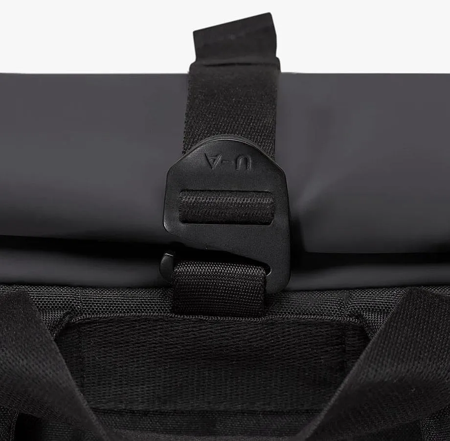 MOCHILA UCON ACROBATICS VITO MEDIUM LOTUS  BLACK