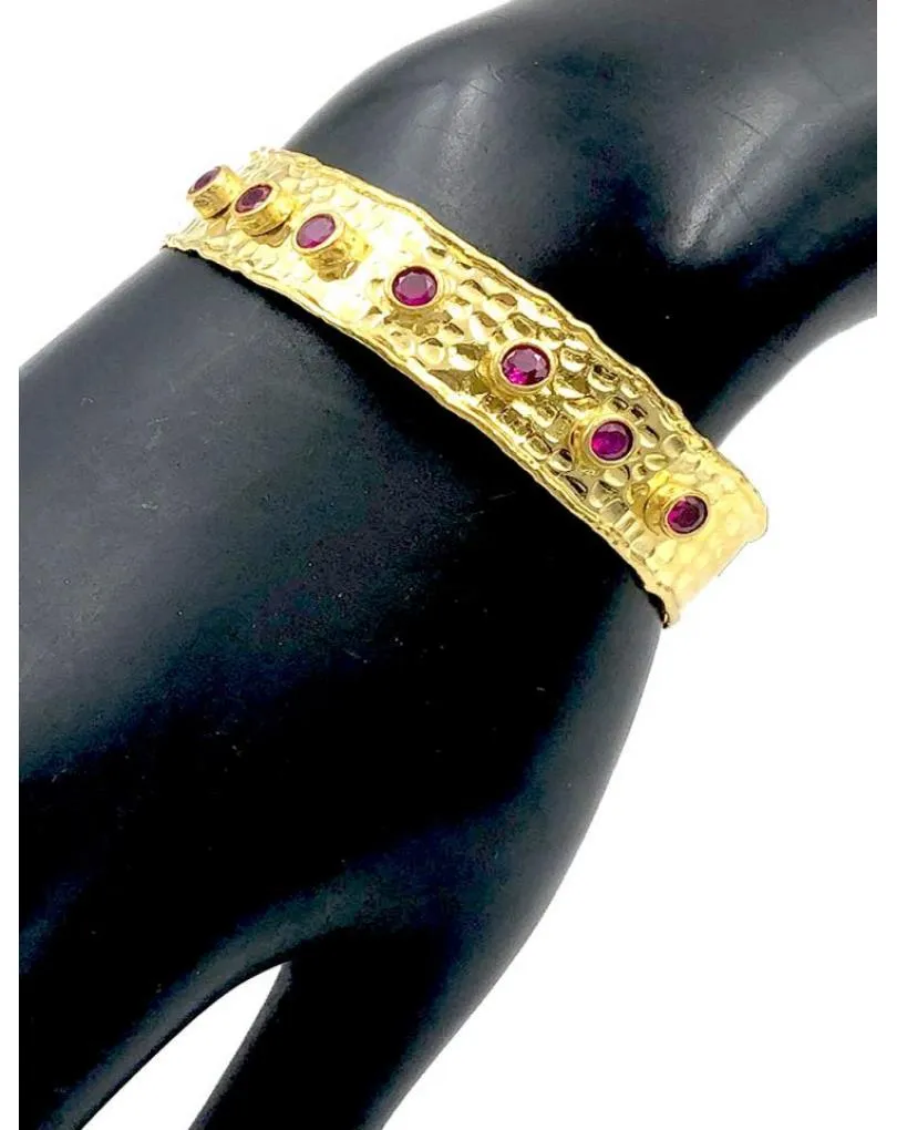 PULSERAS DORADAS CON PEDRERIA FUCSIA PERFECTA PARA BODAS