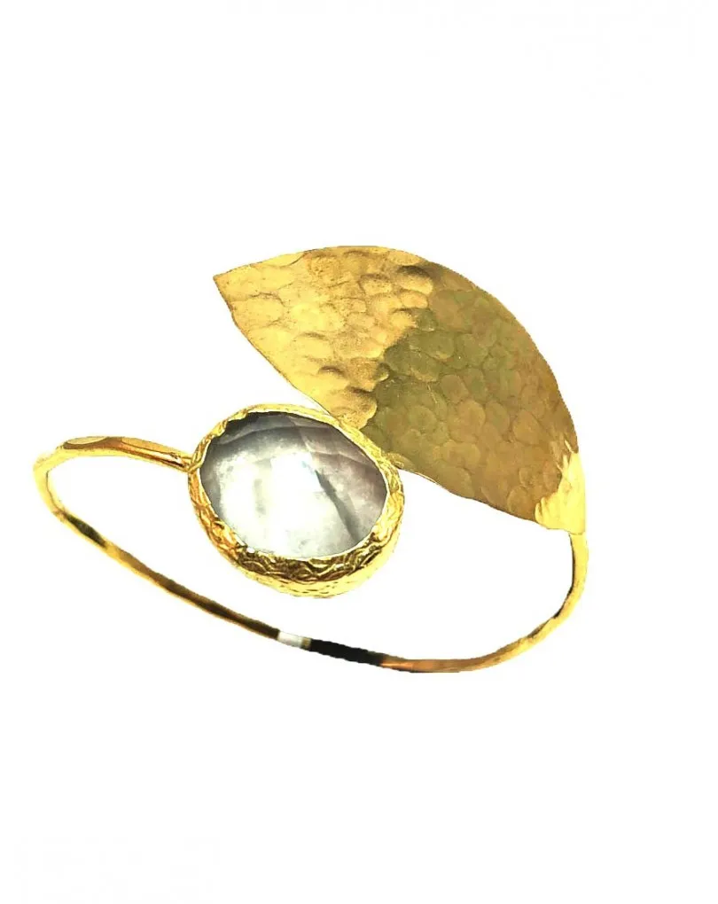 PULSERAS DORADAS DISEÑO TENDENCIA CON ADORNO DE HOJA