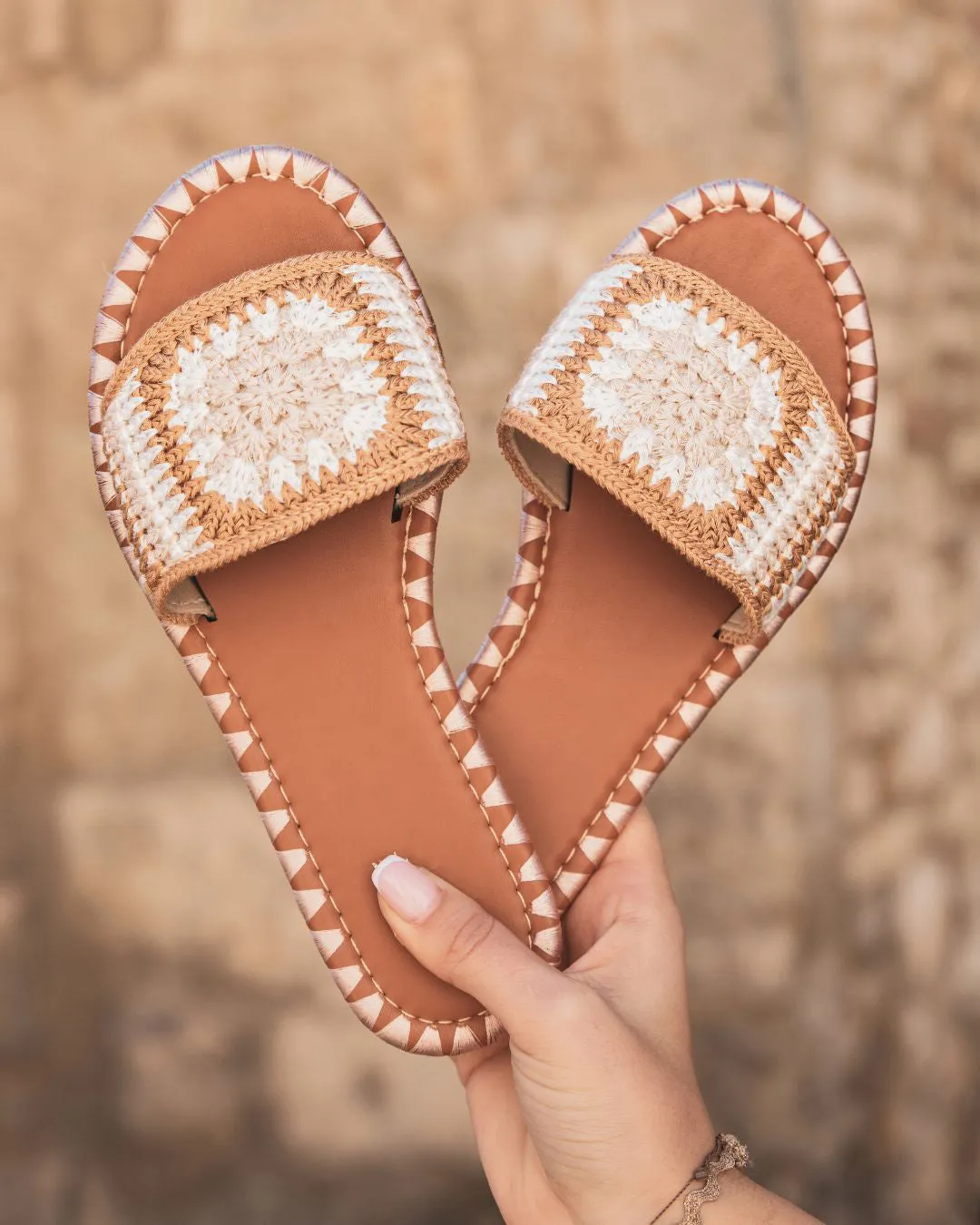 SANDALIA MUJER PLANA MULE BEIGE CóMODA  FRIDA