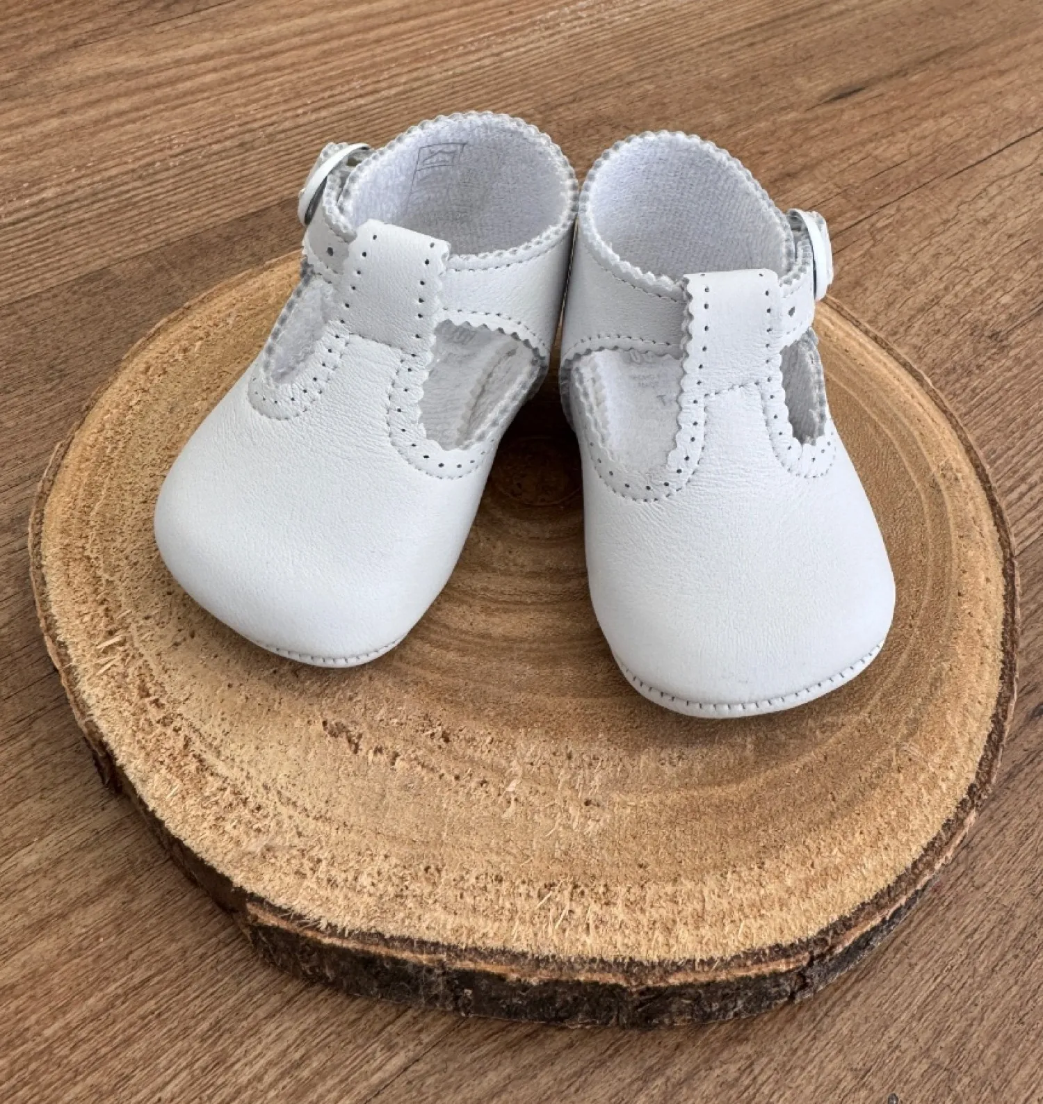 Sandalia para niño onditas, blanco o beige