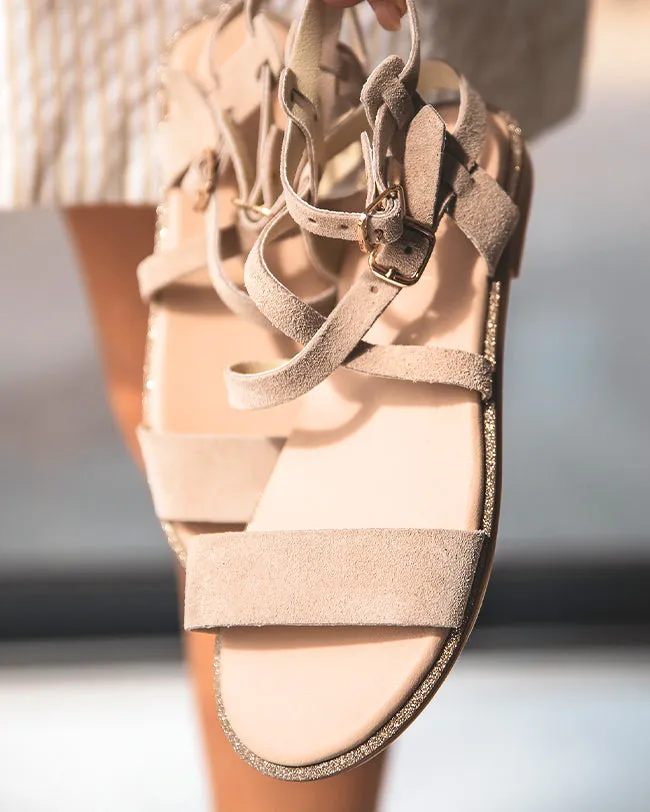 SANDALIA PLANA DE CUERO BEIGE MUJER  MJNP84