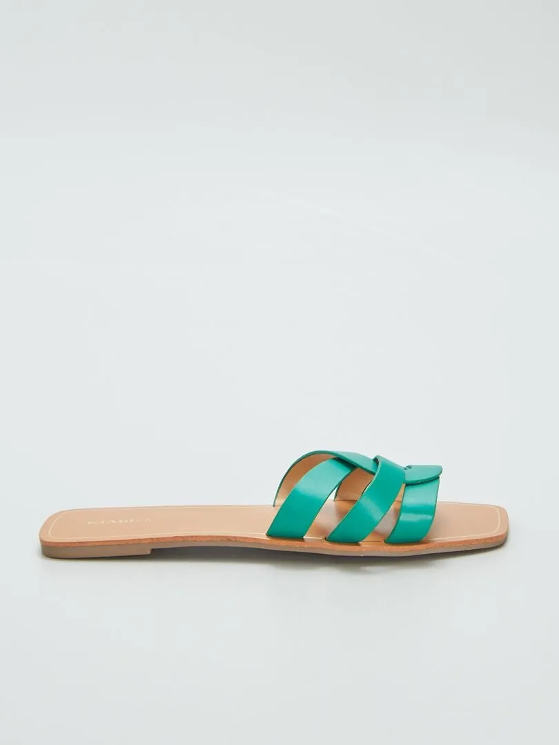 SANDALIAS CON TIRAS CRUZADAS  VERDE