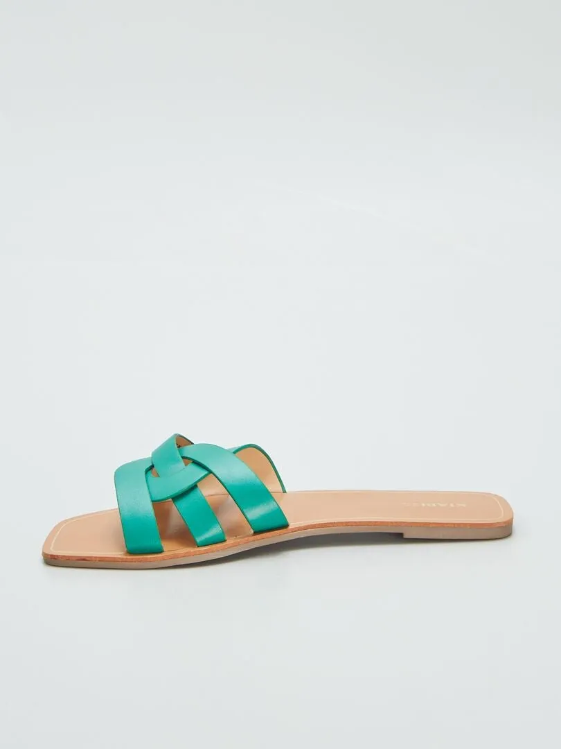 SANDALIAS CON TIRAS CRUZADAS  VERDE