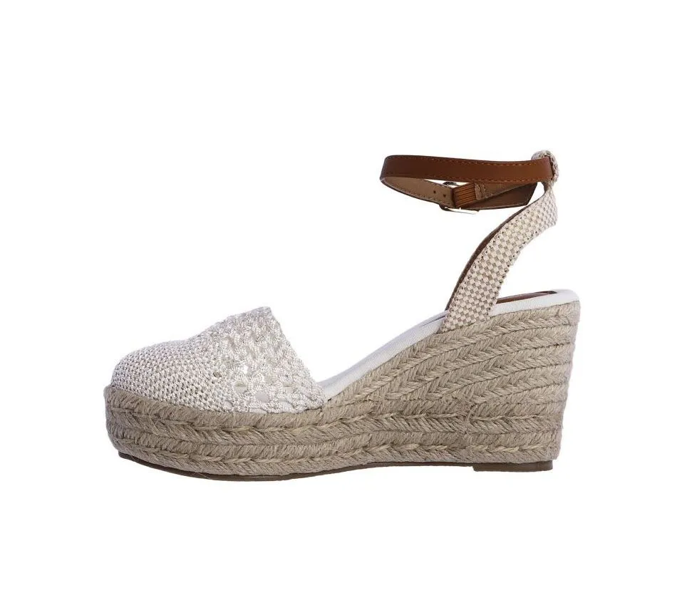 Sandalias de cuña Don Algodon modelo Yanina beige