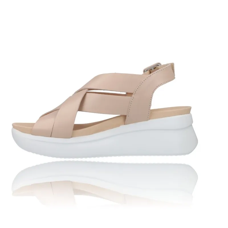 SANDALIAS PARA MUJER CALLAGHAN 29902 LLANA  ESTILO Y COMODIDAD