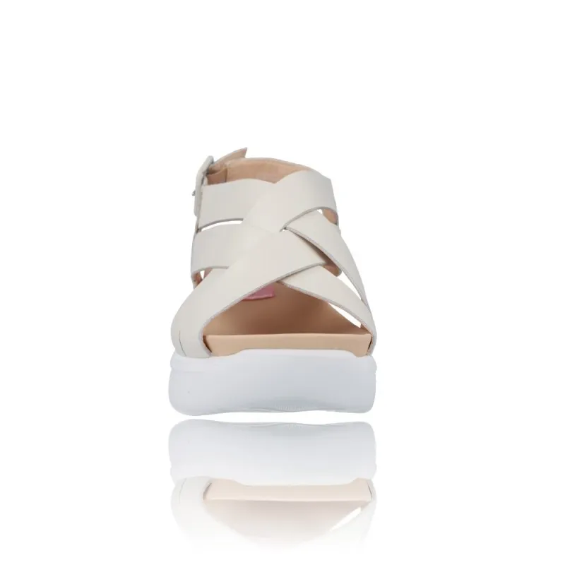 SANDALIAS PARA MUJER CALLAGHAN 29902 LLANA  ESTILO Y COMODIDAD