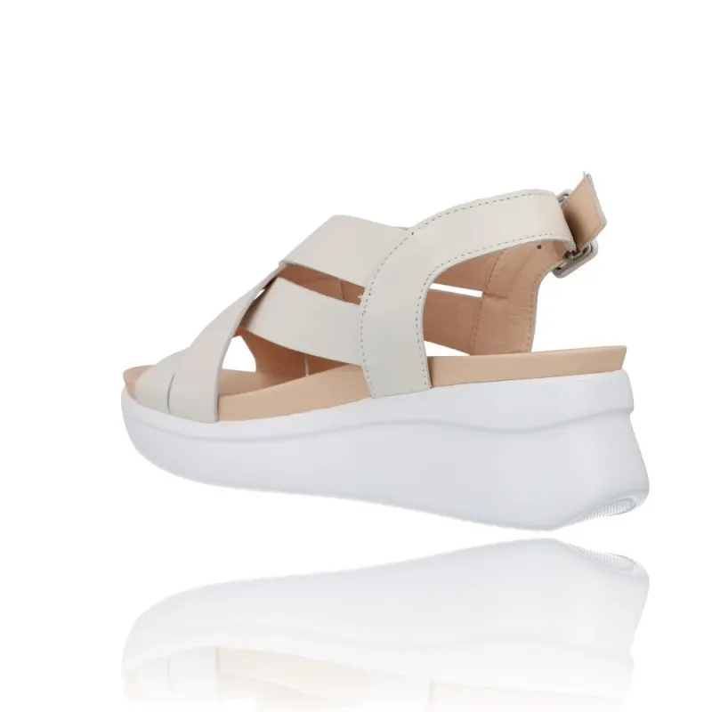 SANDALIAS PARA MUJER CALLAGHAN 29902 LLANA  ESTILO Y COMODIDAD