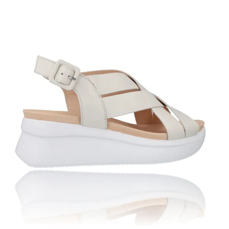 SANDALIAS PARA MUJER CALLAGHAN 29902 LLANA  ESTILO Y COMODIDAD