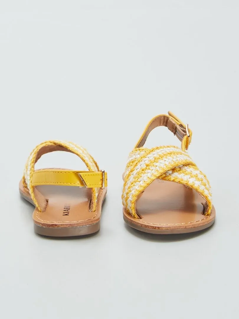 SANDALIAS PLANAS CON TIRAS CRUZADAS  AMARILLO