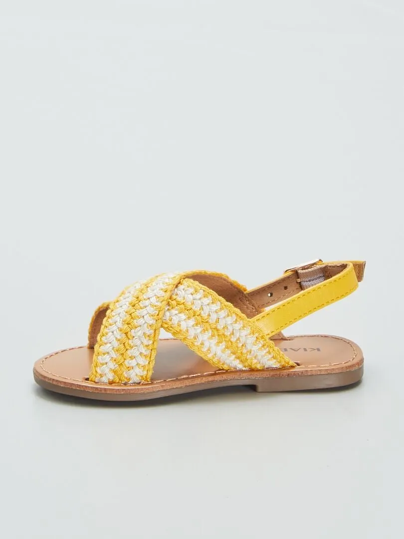 SANDALIAS PLANAS CON TIRAS CRUZADAS  AMARILLO