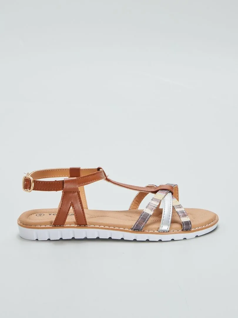 SANDALIAS PLANAS CON TIRAS TRENZADAS  MARRON