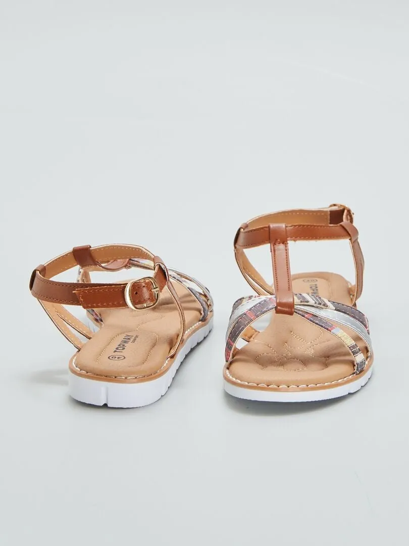 SANDALIAS PLANAS CON TIRAS TRENZADAS  MARRON