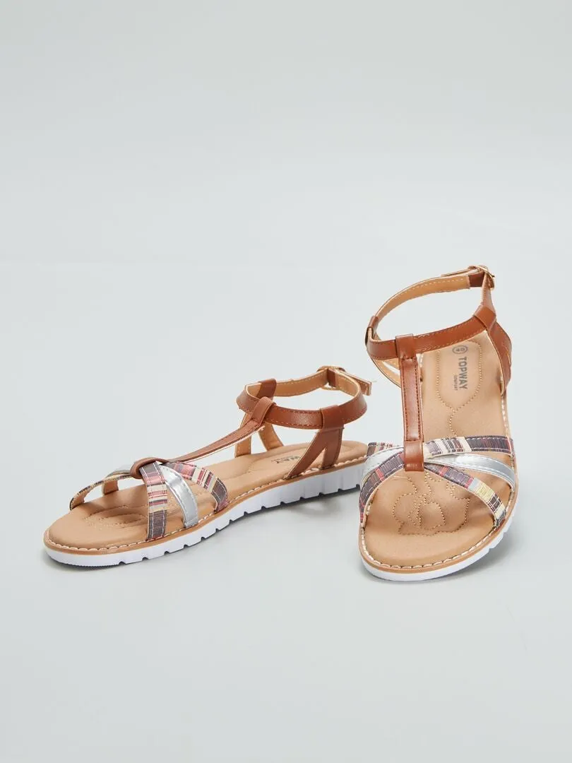 SANDALIAS PLANAS CON TIRAS TRENZADAS  MARRON