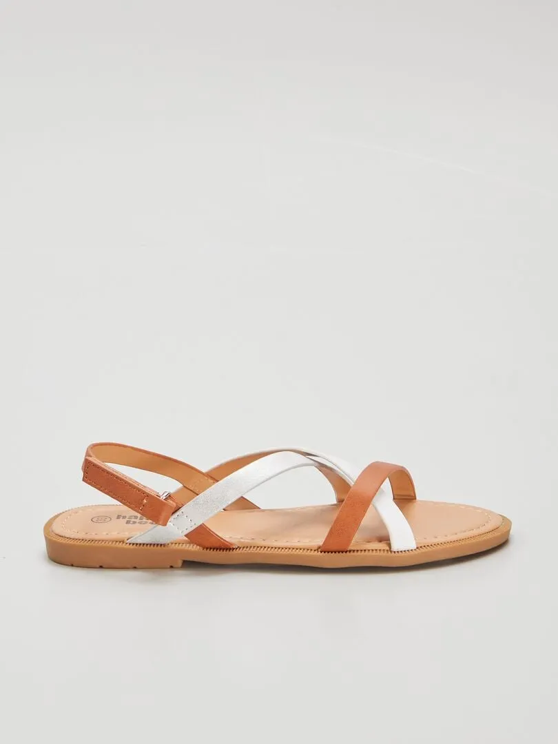 SANDALIAS PLANAS DE TIRAS  MARRON