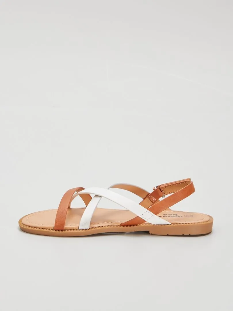 SANDALIAS PLANAS DE TIRAS  MARRON