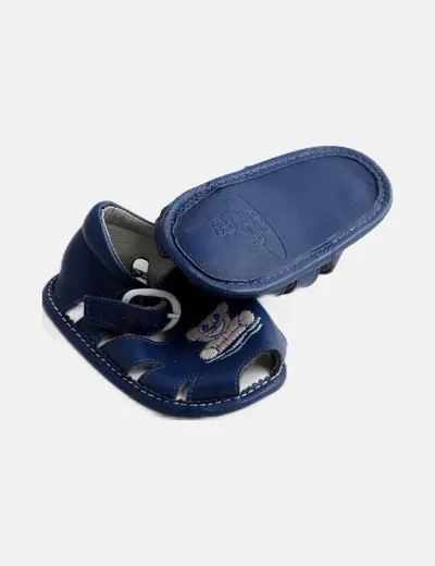 TNY Sandalia azul marino detalle oso