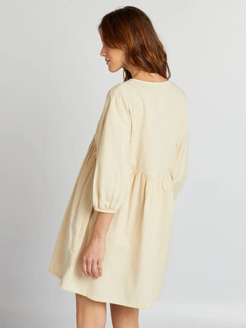 VESTIDO DE MEZCLA DE LINO CON MOTIVOS BORDADOS  BEIGE
