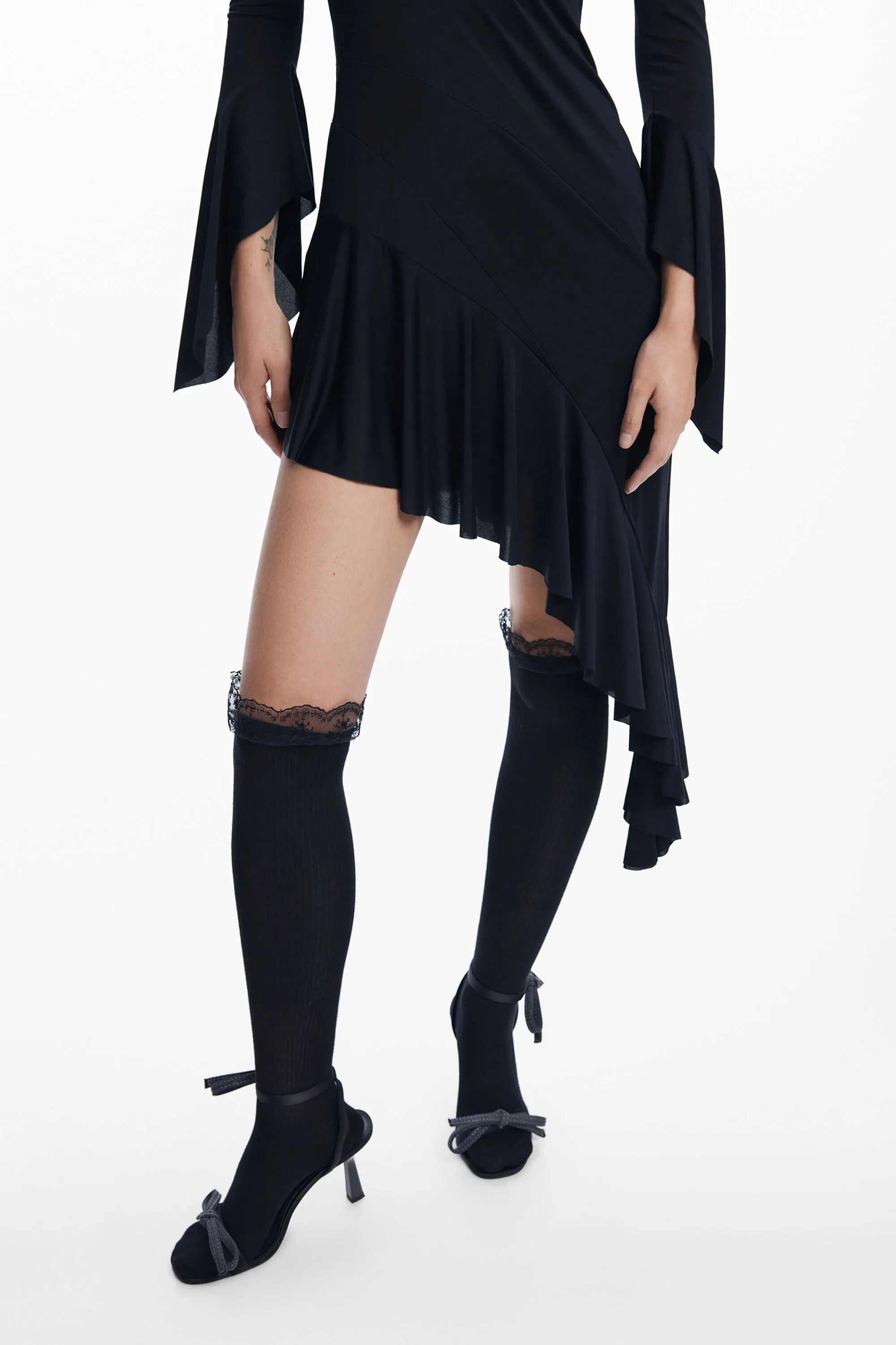 Vestido negro asimétrico María Escoté