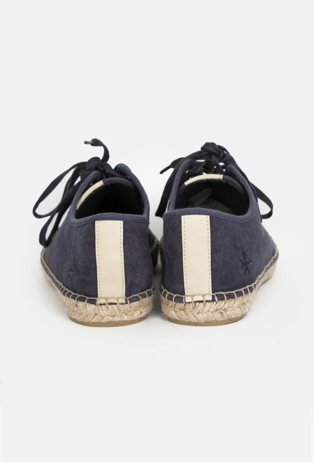 Zapatilla canvas color azul con suela de yute