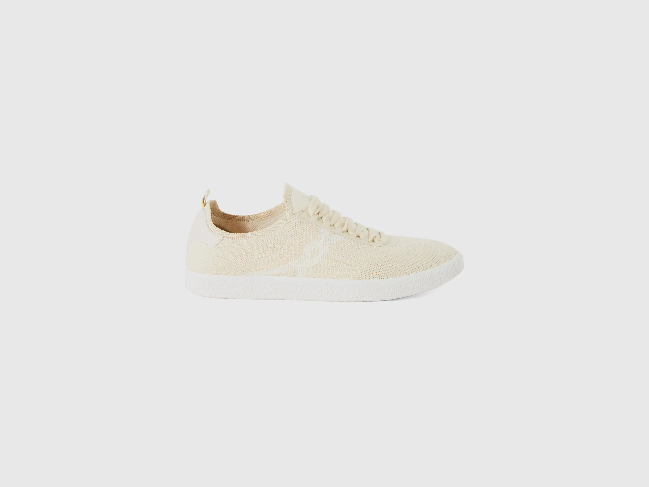Zapatillas bajas blanco crema y beige